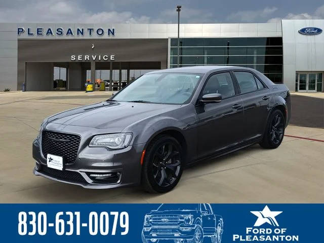 2022 Chrysler 300 Touring L RWD photo