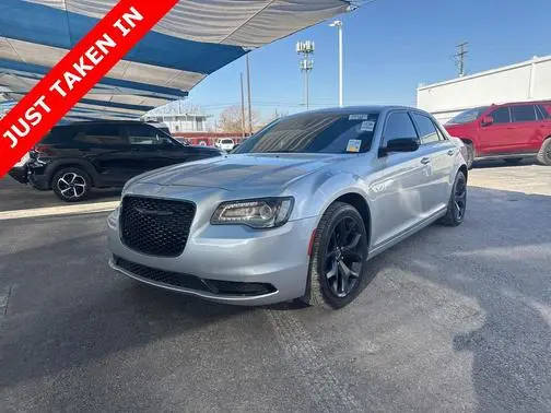2022 Chrysler 300 Touring RWD photo