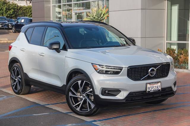 2022 Volvo XC40 R-Design AWD photo