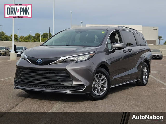 2022 Toyota Sienna LE FWD photo