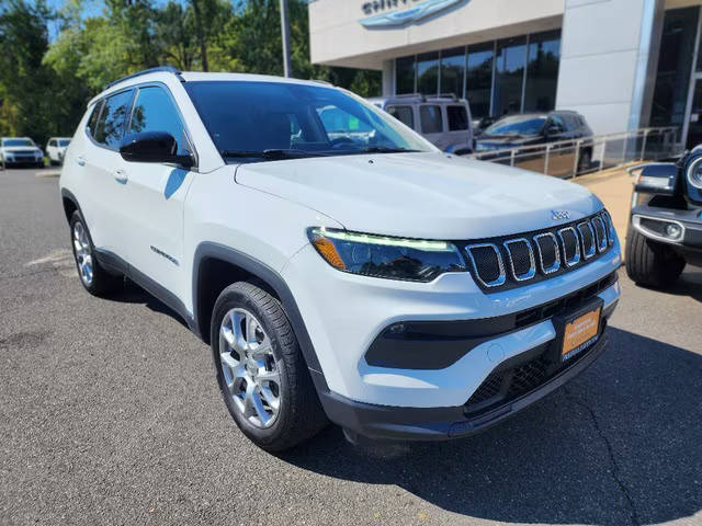 2022 Jeep Compass Latitude Lux 4WD photo