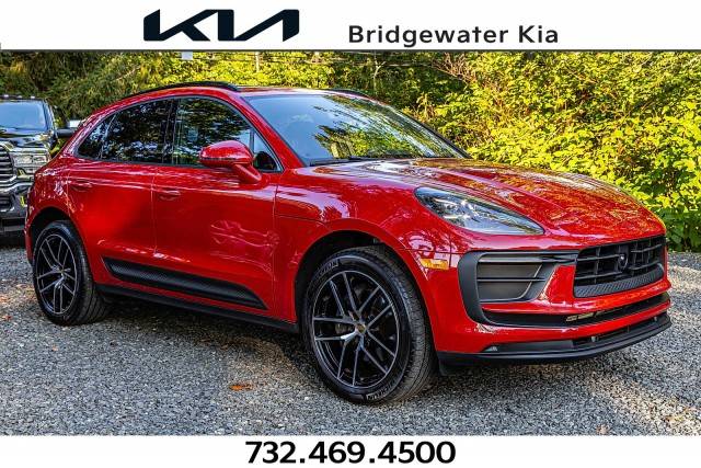 2022 Porsche Macan  AWD photo