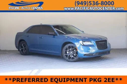 2022 Chrysler 300 Touring RWD photo