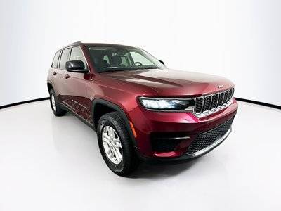 2022 Jeep Grand Cherokee Laredo 4WD photo