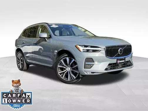 2022 Volvo XC60 Momentum AWD photo