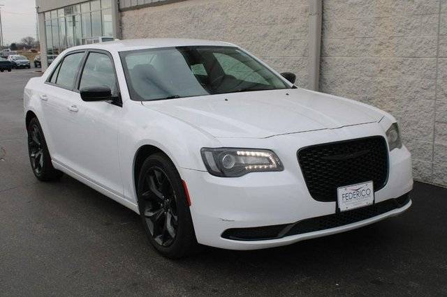 2022 Chrysler 300 Touring RWD photo