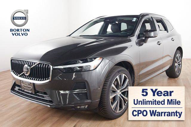 2022 Volvo XC60 Momentum AWD photo