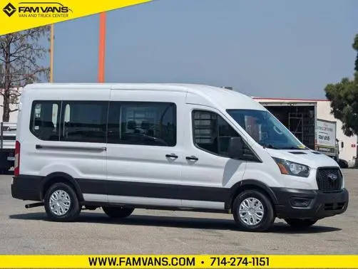 2022 Ford Transit Passenger Wagon XL RWD photo