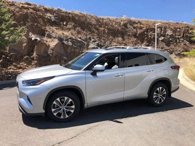 2022 Toyota Highlander XLE AWD photo