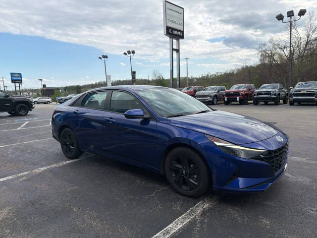 2022 Hyundai Elantra SEL FWD photo
