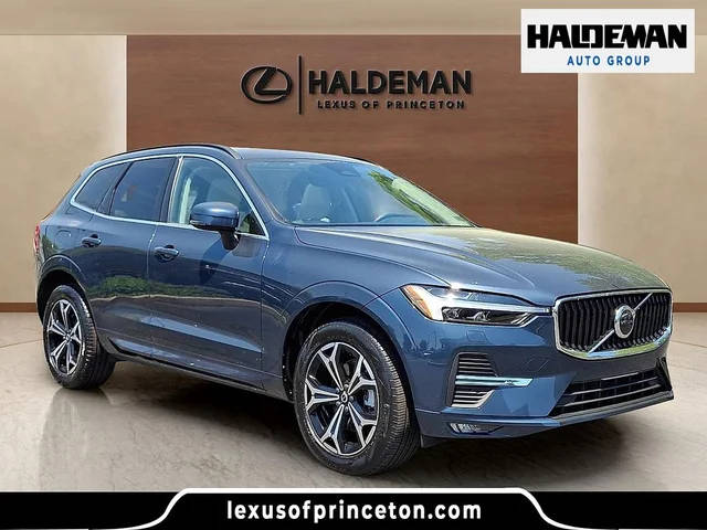 2022 Volvo XC60 Momentum AWD photo