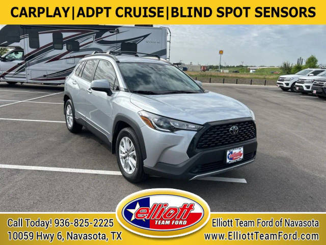 2022 Toyota Corolla Cross LE FWD photo