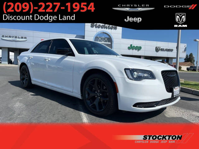 2022 Chrysler 300 Touring RWD photo