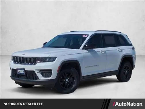 2022 Jeep Grand Cherokee Laredo 4WD photo
