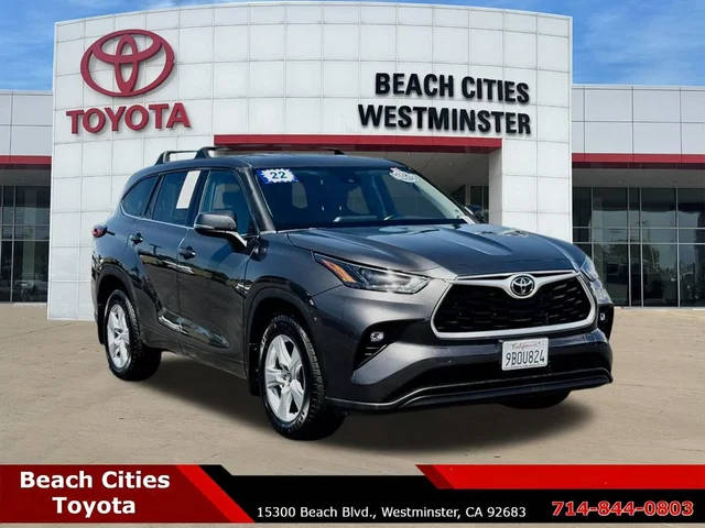 2022 Toyota Highlander LE FWD photo