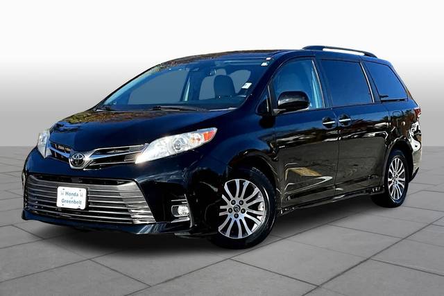 2018 Toyota Sienna XLE FWD photo