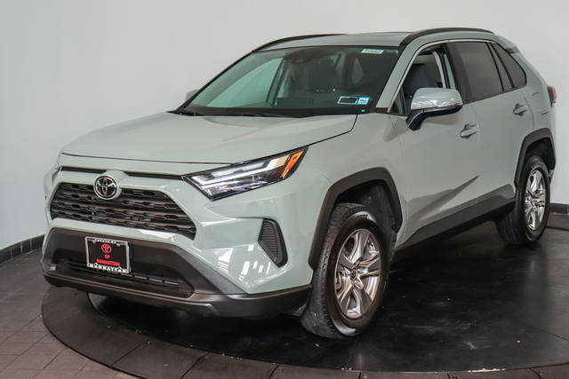 2022 Toyota RAV4 XLE AWD photo