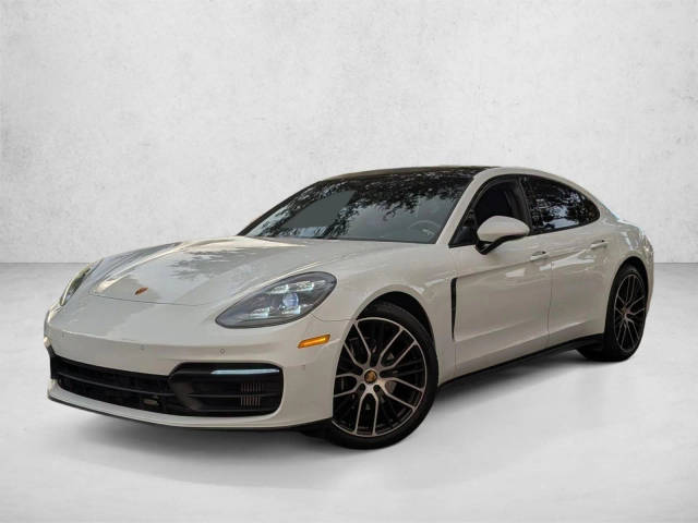 2022 Porsche Panamera  RWD photo