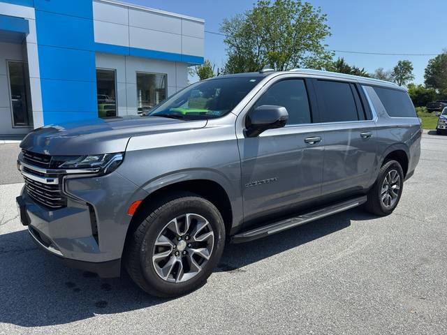 2022 Chevrolet Suburban LT 4WD photo