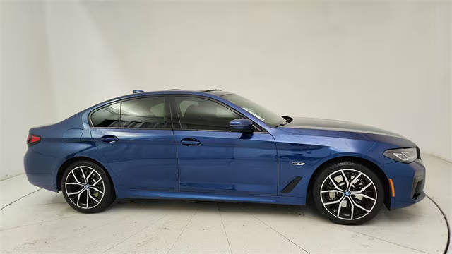 2022 BMW 5 Series 530e RWD photo