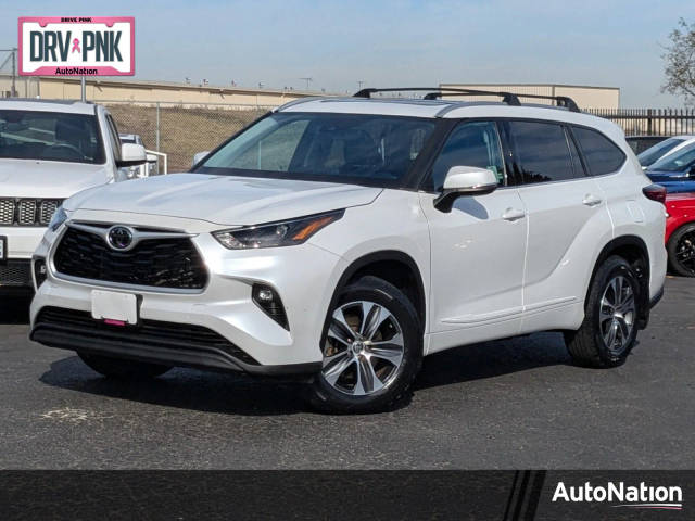 2022 Toyota Highlander XLE FWD photo