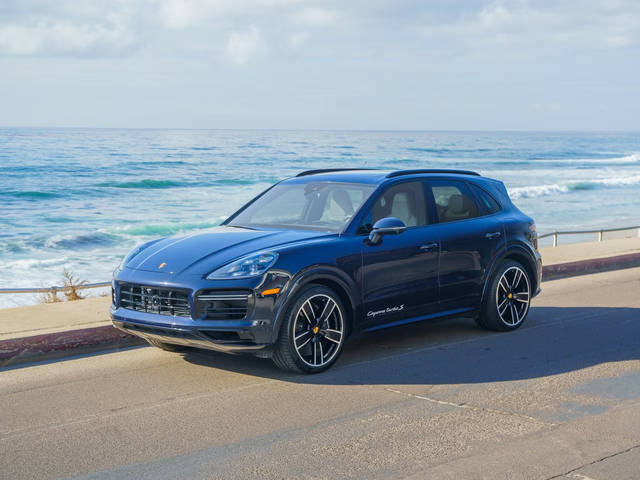 2022 Porsche Cayenne Turbo S E-Hybrid AWD photo