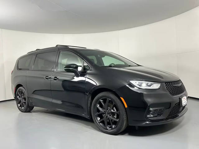 2022 Chrysler Pacifica Minivan Touring L FWD photo