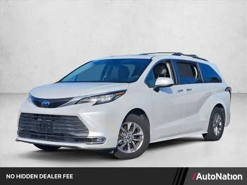2022 Toyota Sienna XLE AWD photo