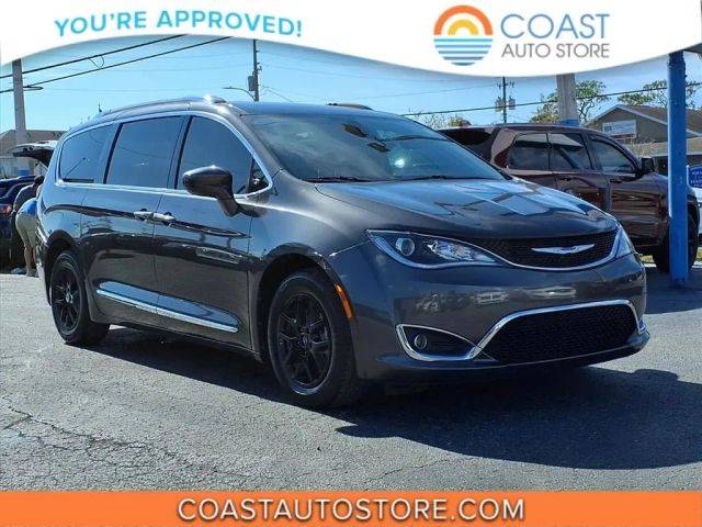 2020 Chrysler Pacifica Minivan Touring L FWD photo