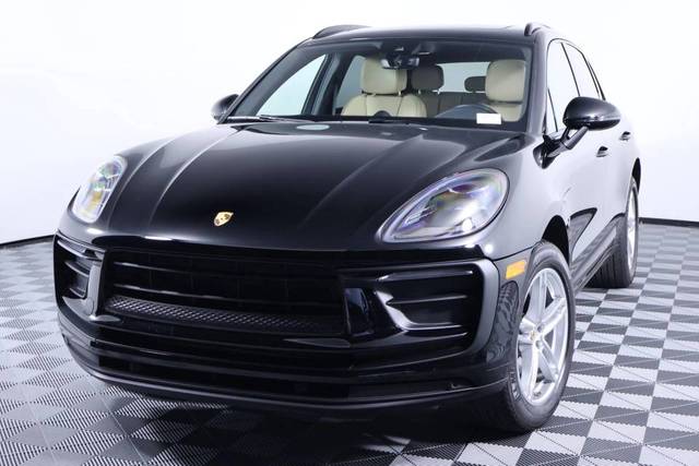 2022 Porsche Macan  AWD photo