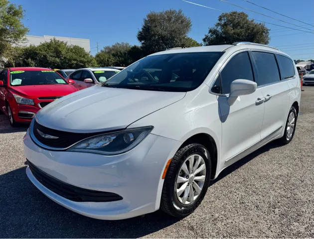2019 Chrysler Pacifica Minivan Touring L FWD photo