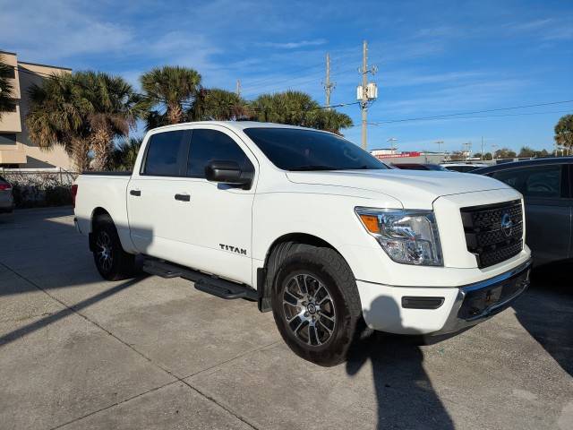 2022 Nissan Titan SV 4WD photo