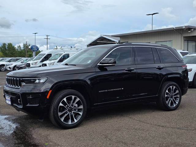 2022 Jeep Grand Cherokee Overland 4WD photo