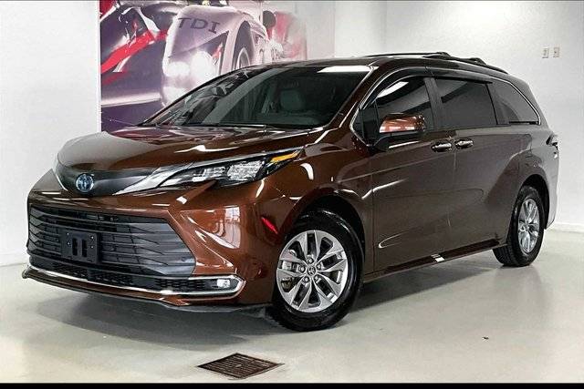 2022 Toyota Sienna XLE FWD photo