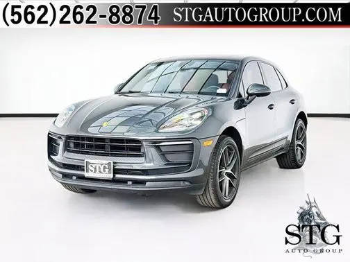2022 Porsche Macan AWD photo