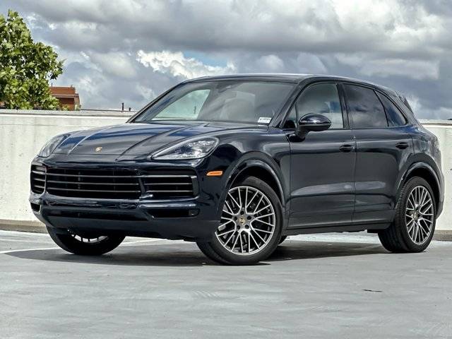 2023 Porsche Cayenne Platinum Edition AWD photo