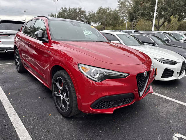 2022 Alfa Romeo Stelvio Veloce AWD photo