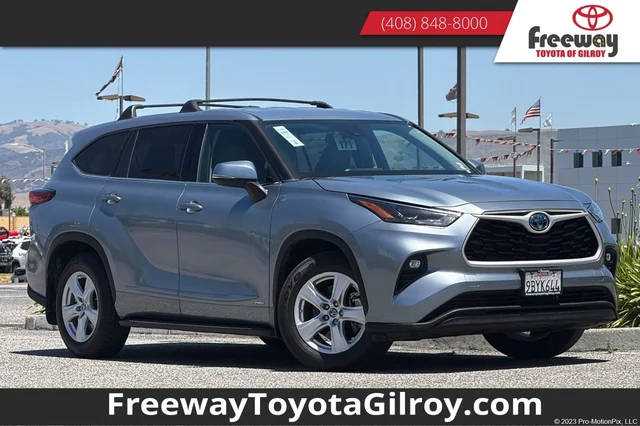 2022 Toyota Highlander Hybrid LE AWD photo