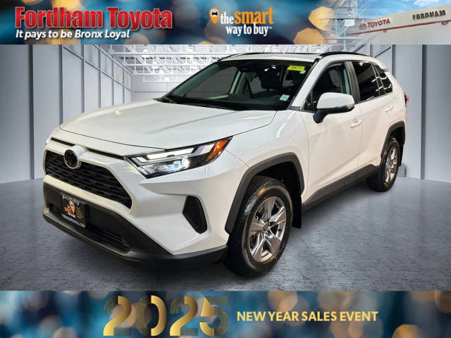 2022 Toyota RAV4 XLE AWD photo