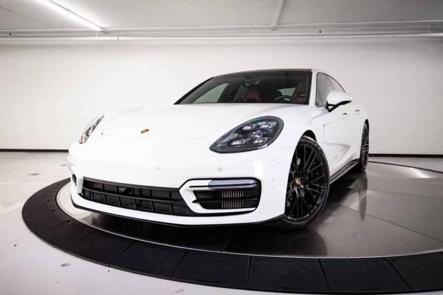 2022 Porsche Panamera GTS AWD photo