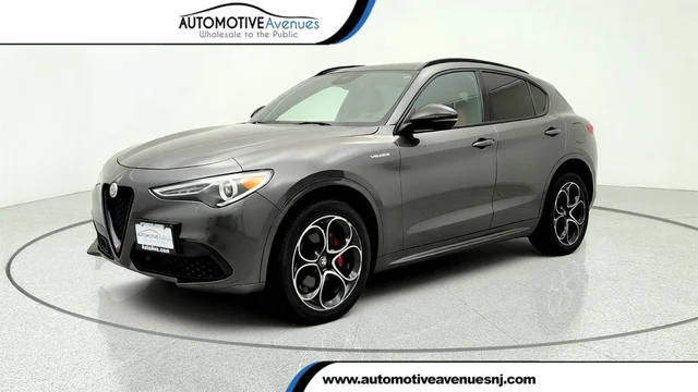 2022 Alfa Romeo Stelvio Veloce AWD photo