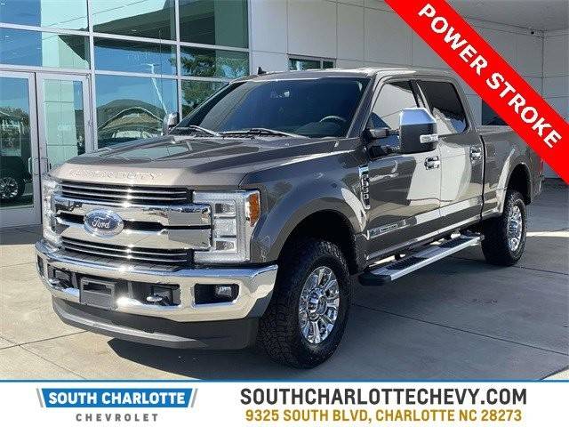 2019 Ford F-350 Super Duty LARIAT 4WD photo