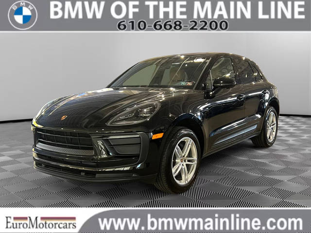 2022 Porsche Macan  AWD photo