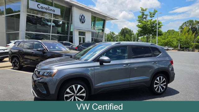 2022 Volkswagen Taos SE AWD photo