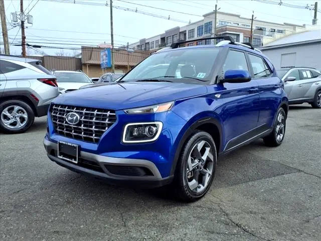 2022 Hyundai Venue Limited FWD photo