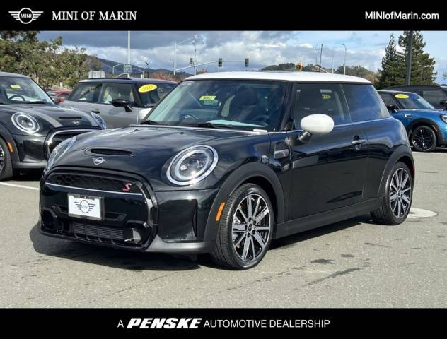 2023 MINI Hardtop 2 Door Cooper S FWD photo