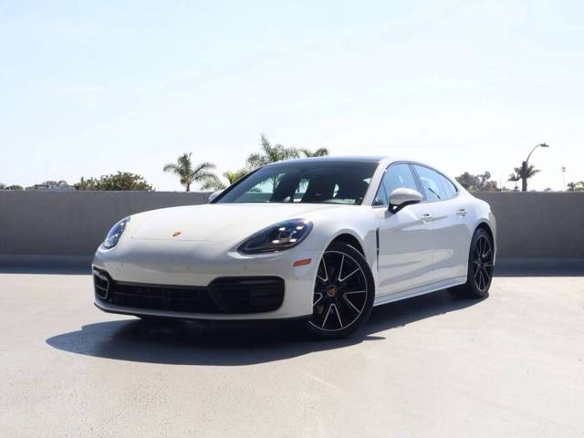 2022 Porsche Panamera  RWD photo
