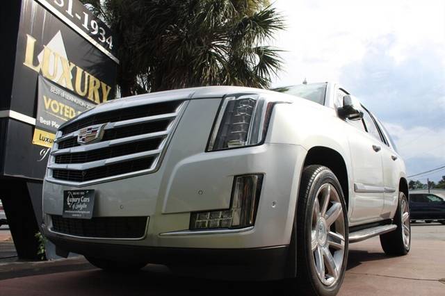 2020 Cadillac Escalade Luxury RWD photo