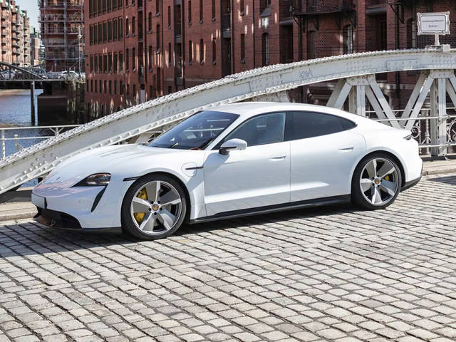 2022 Porsche Taycan Turbo AWD photo