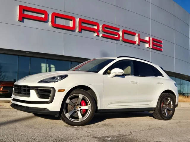 2022 Porsche Macan S AWD photo